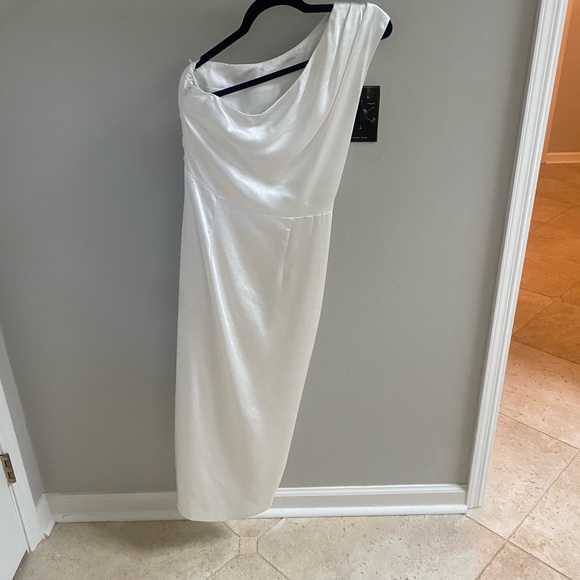 Elliatt Cassini Dress - Size M Dry cleaned - Picture 3 of 6